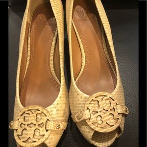 Tory Burch wedge wedge heel shoes.